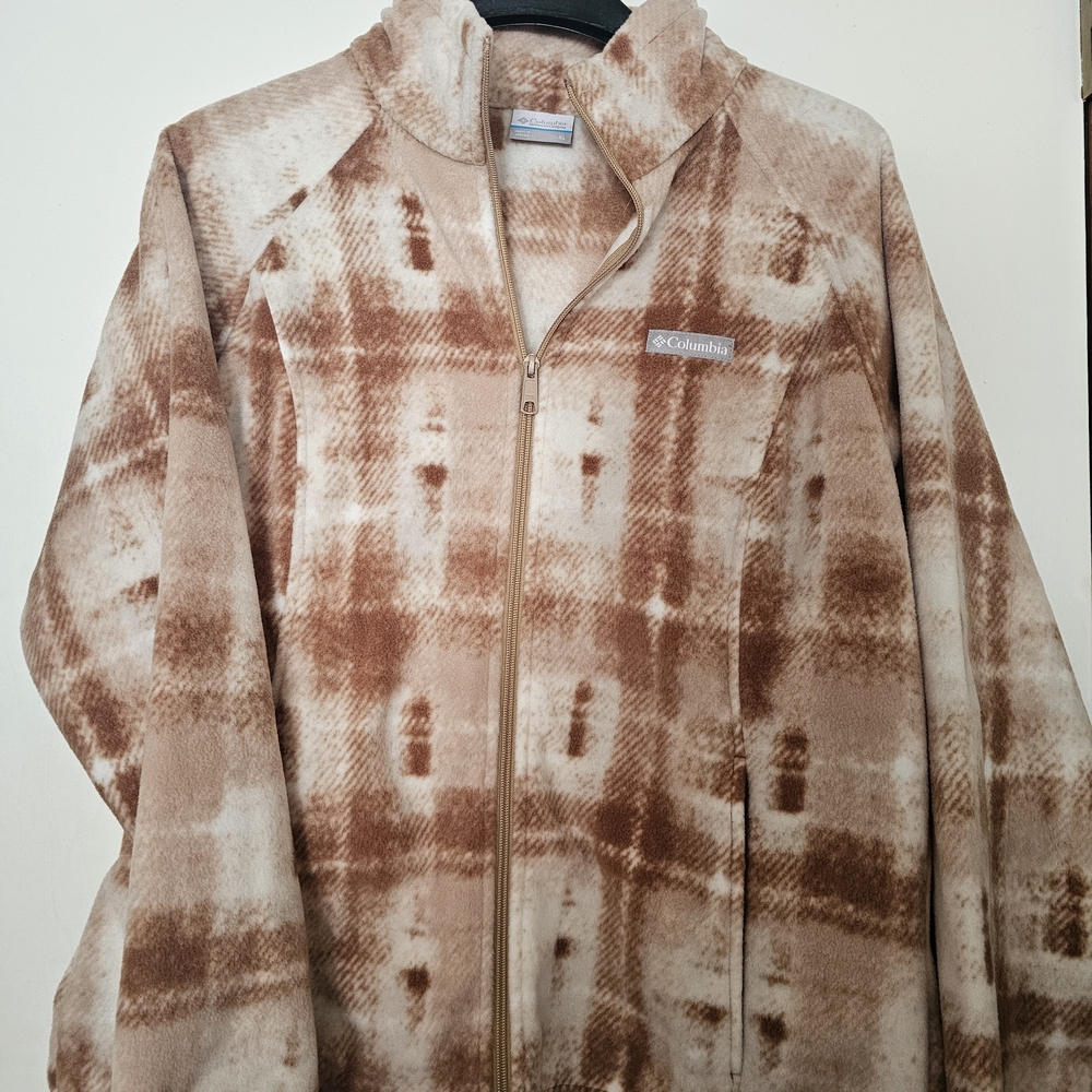 Columbia Tan and Cream Fleece Jacket